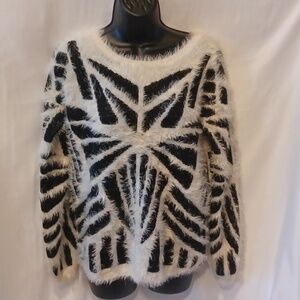Cliche Couture wool blend Black & white soft fuzzy sweater, 20" PTP, 24" L